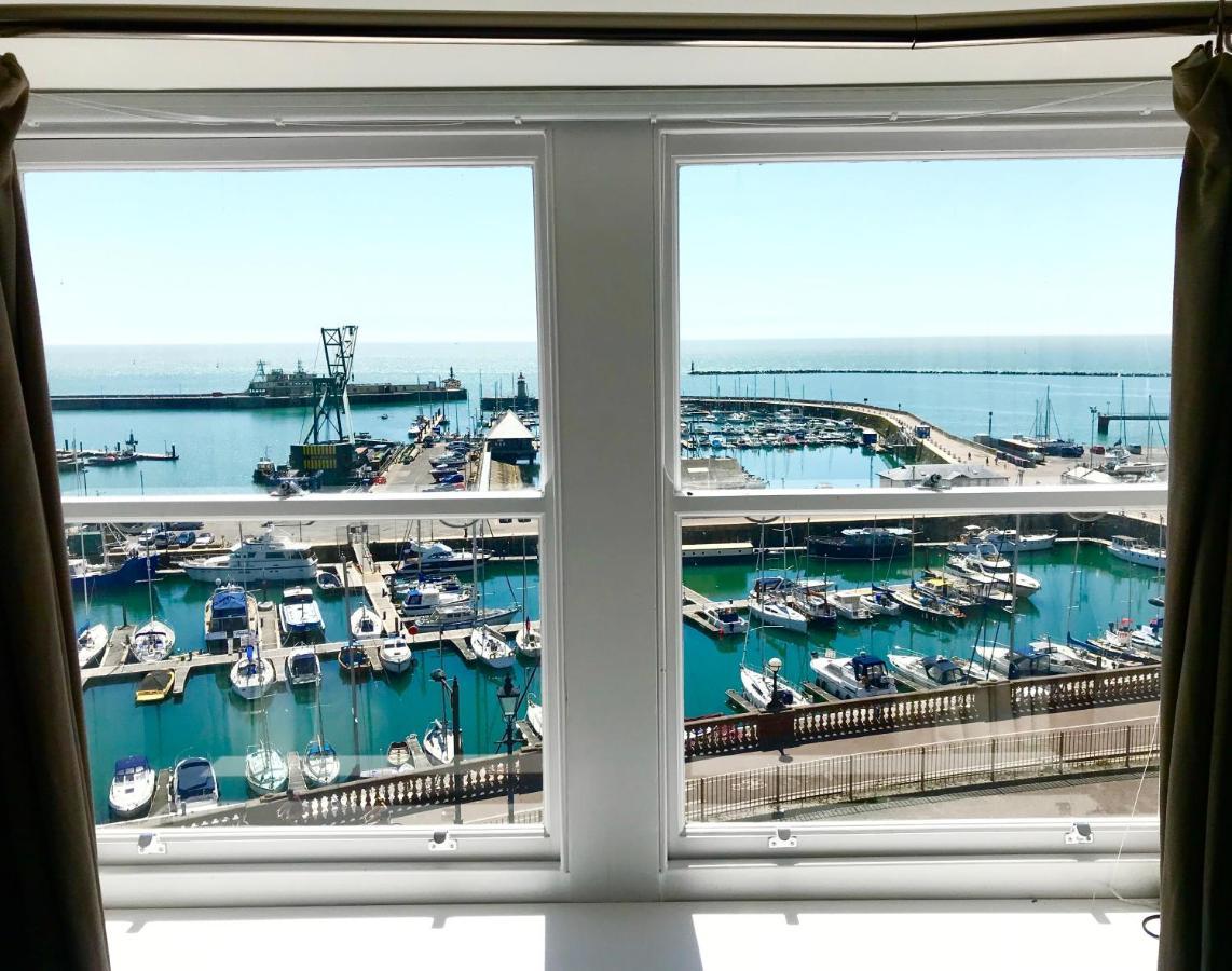 Marina Retreat - Stunning 4 Bedroom, 3 Bathroom House With Harbour Views! แรมส์เกท ภายนอก รูปภาพ