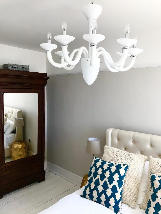 Marina Retreat - Stunning 4 Bedroom, 3 Bathroom House With Harbour Views! แรมส์เกท ภายนอก รูปภาพ